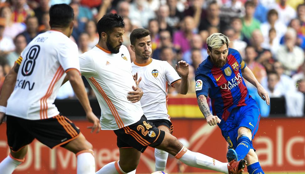 Barcelona vence Valência no último suspiro