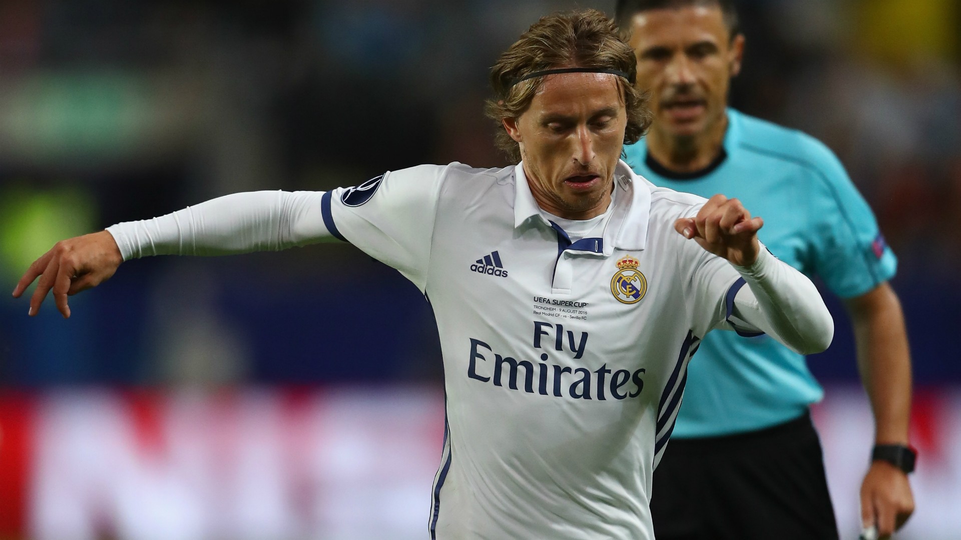 OFICIAL: Modric renova até 2020