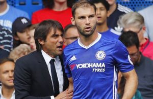 Barcelona confirma interesse em Ivanovic