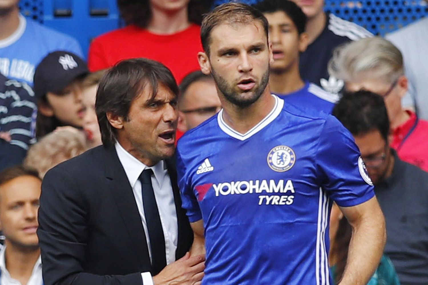Barcelona confirma interesse em Ivanovic