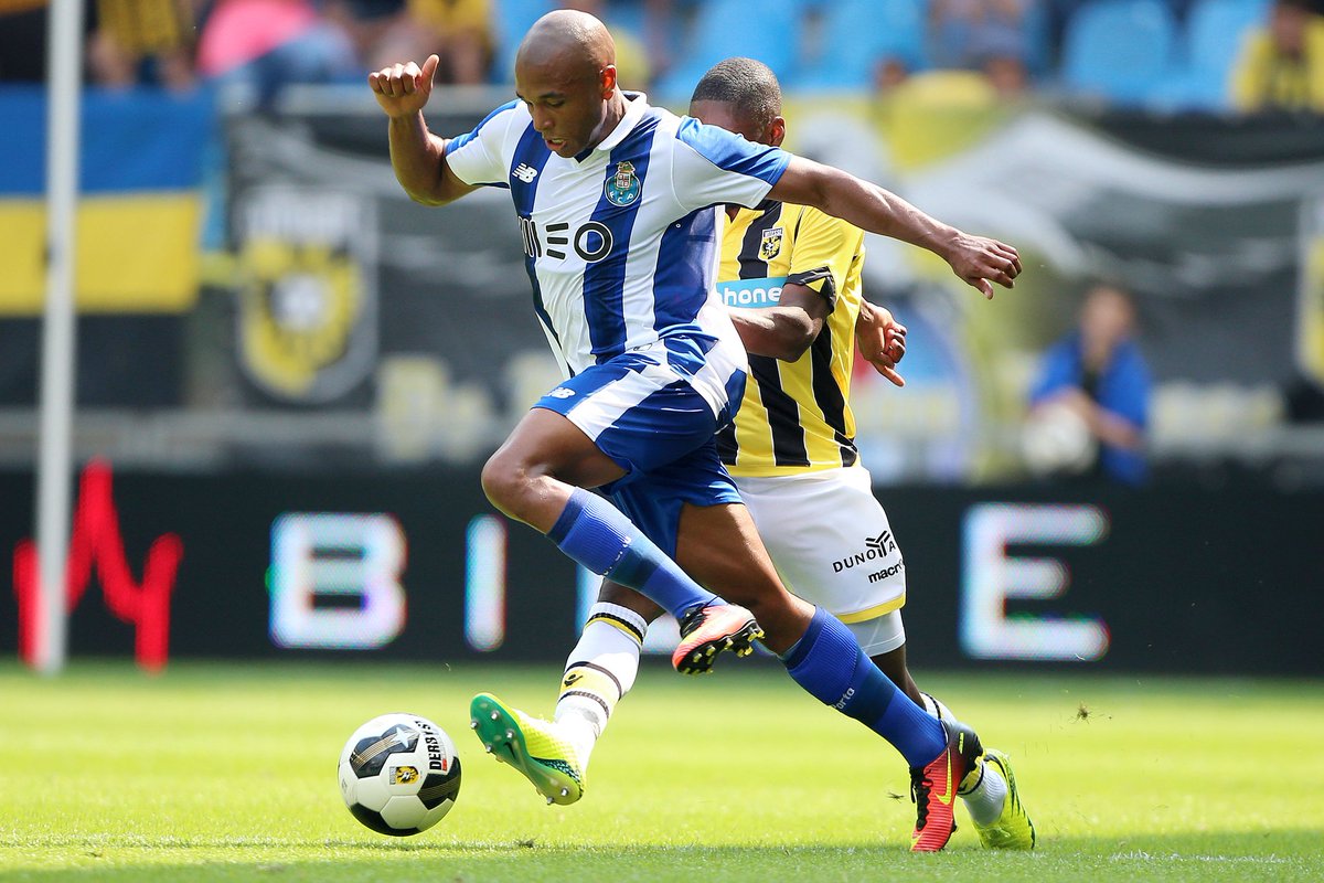 Nuno Espírito Santo deixa Brahimi fora dos convocados para o Copenhaga