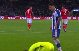 Otávio perdeu a cabeça e cuspiu em Ederson