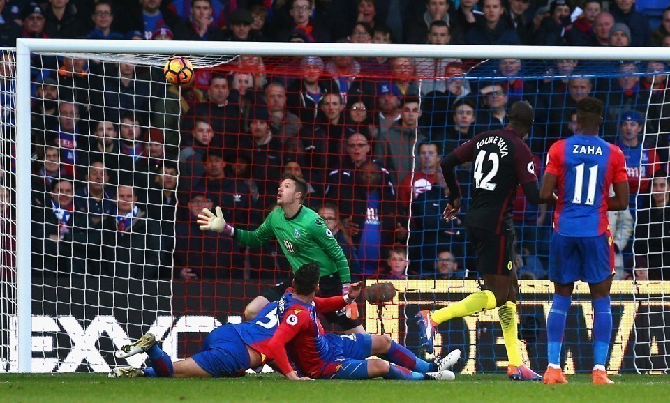 Yaya Touré bisa e garante liderança ao City no seu inesperado regresso