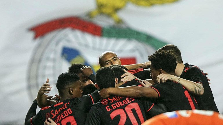 Benfica goleia Marítimo e já está nos oitavos de final da Taça de Portugal