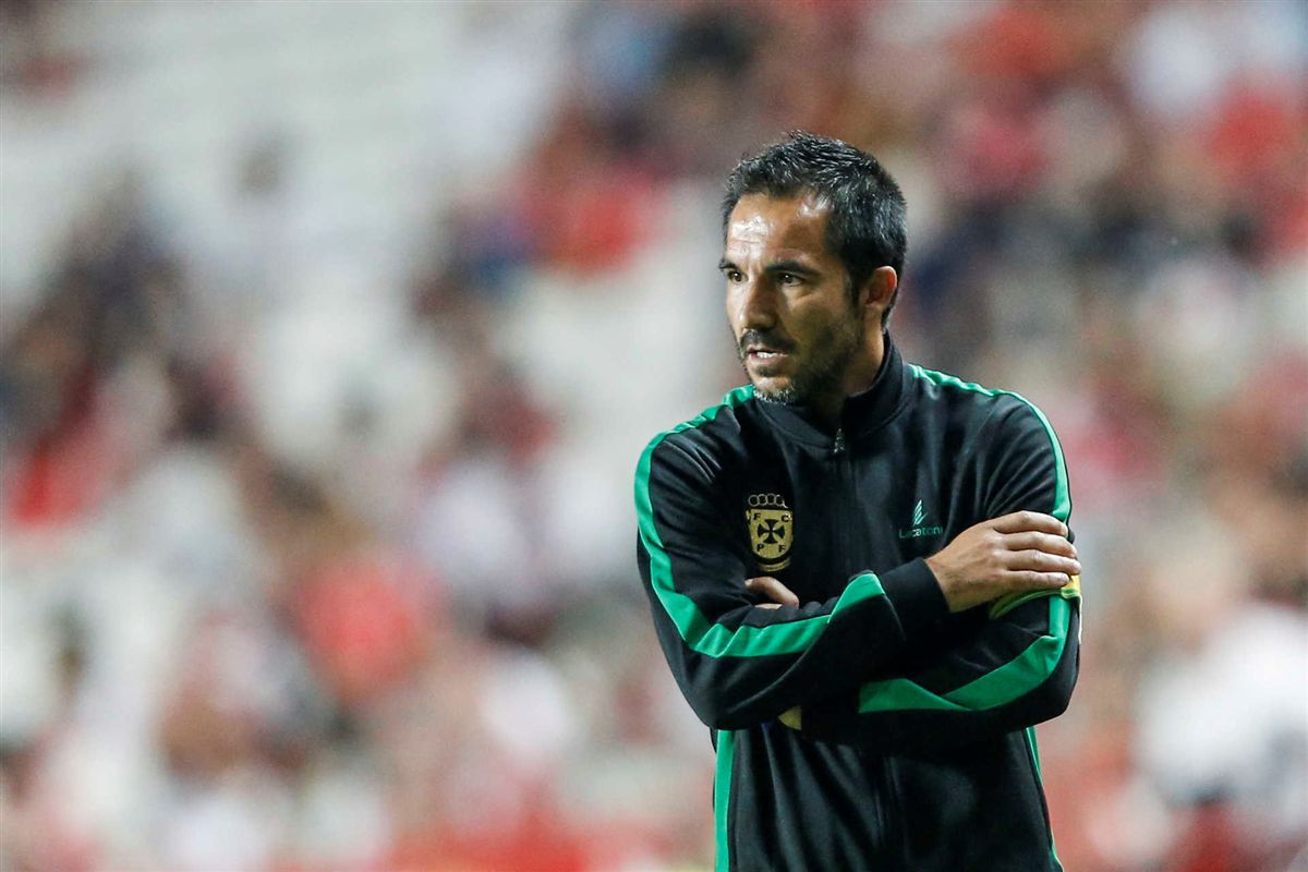 Carlos Pinto já não é treinador do Paços de Ferreira
