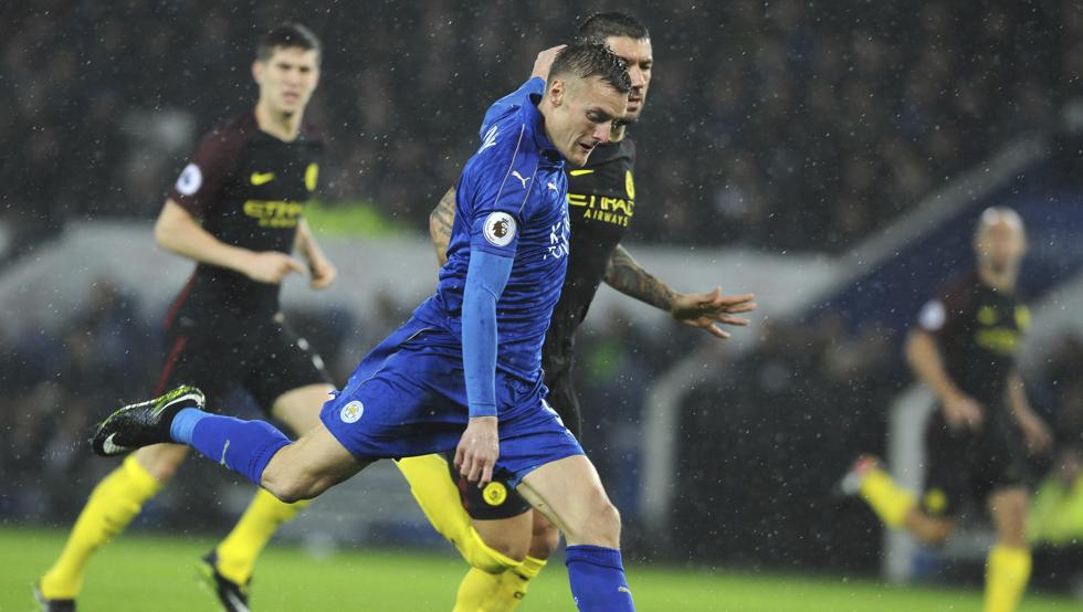 Leicester goleia Manchester City com hat-trick de Jamie Vardy