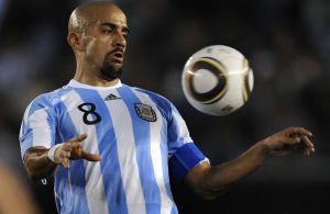 OFICIAL: Juan Sebastián Verón regressa aos relvados