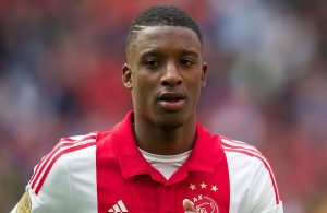 OFICIAL: Wolfsburgo contrata craque do Ajax