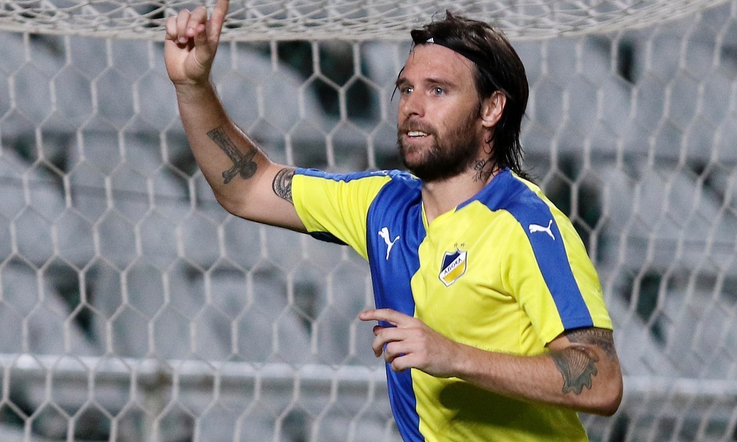 Internacional argentino acaba carreira com 33 anos