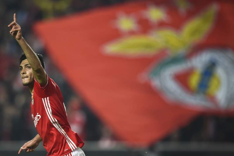 Benfica vence derby e deixa Sporting a cinco pontos