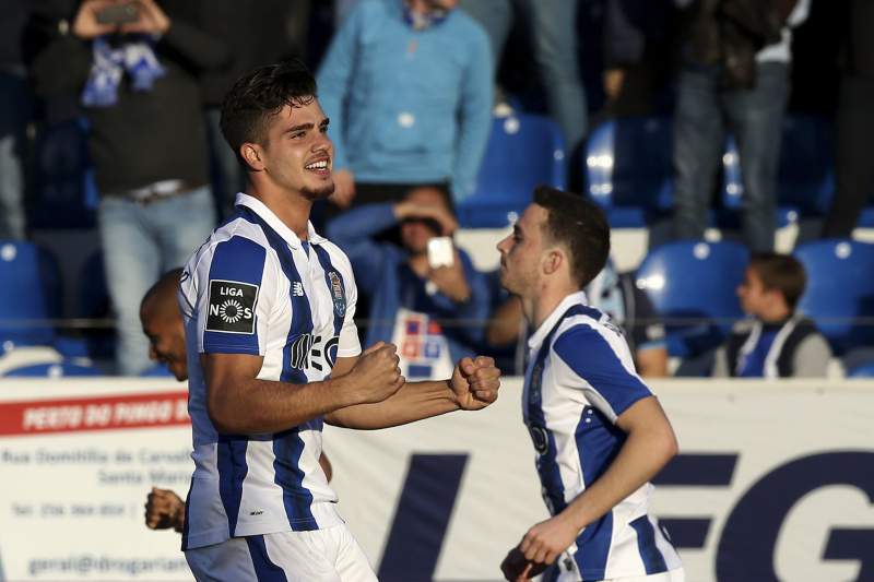 FC Porto goleia e pressiona rivais