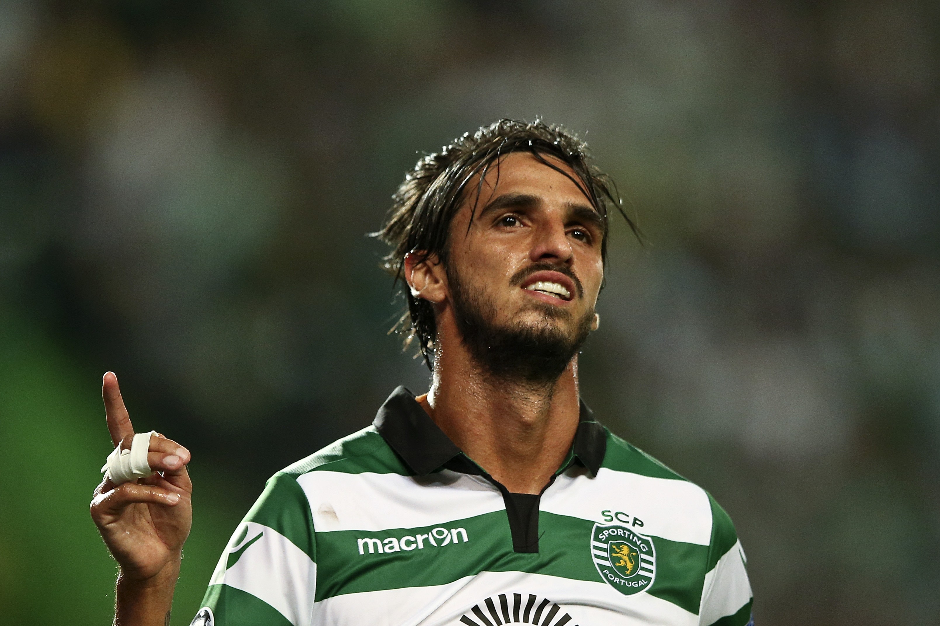 Bryan Ruiz afastado do grupo