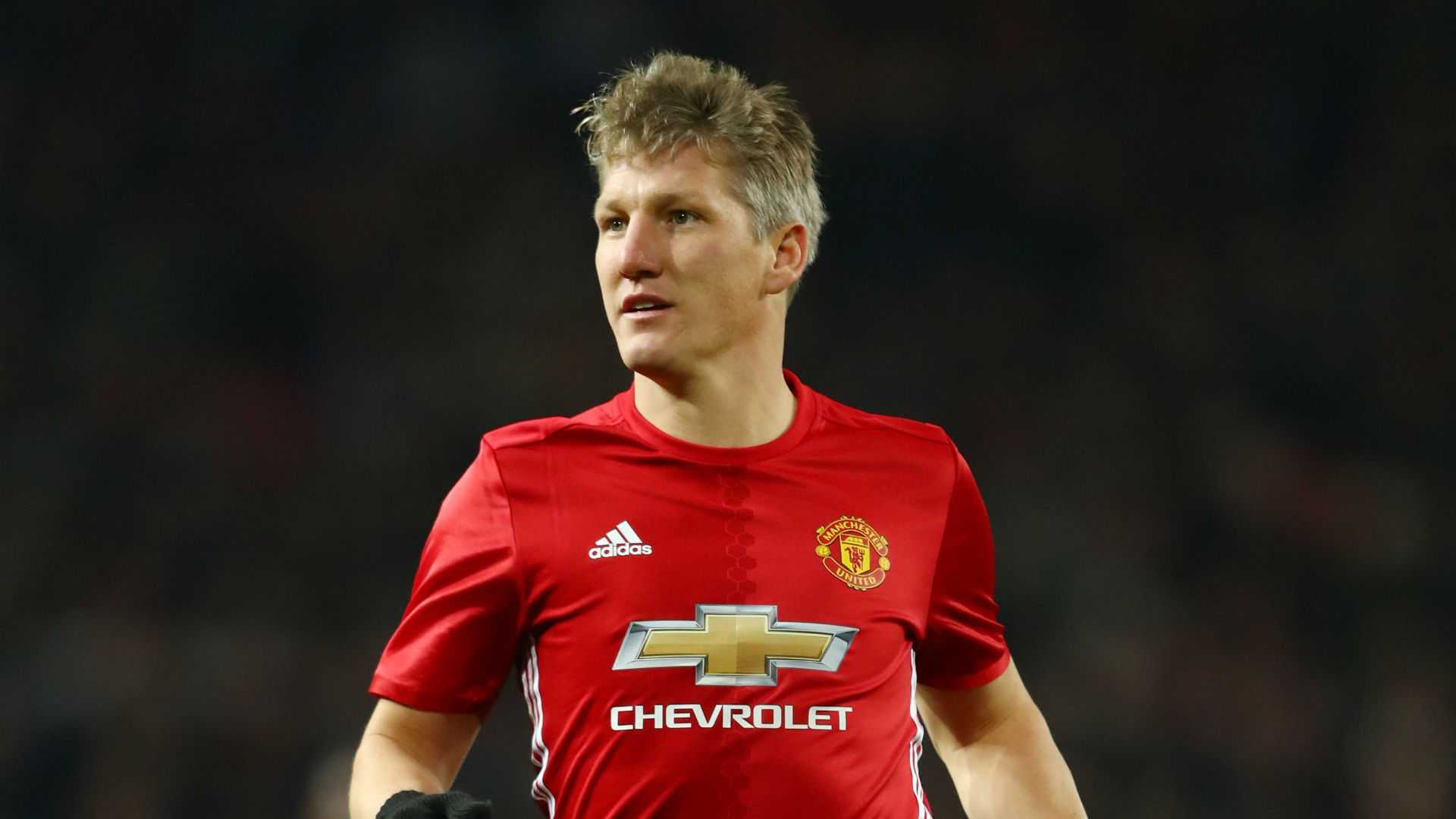 Schweinsteiger é pela primeira vez titular com José Mourinho