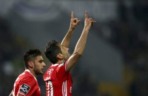 Benfica vence em Guimarães e reforça liderança