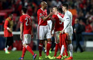 Ederson e Luisão no onze ideal dos oitavos da Champions