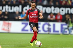 Marçal pisca o olho ao PSG