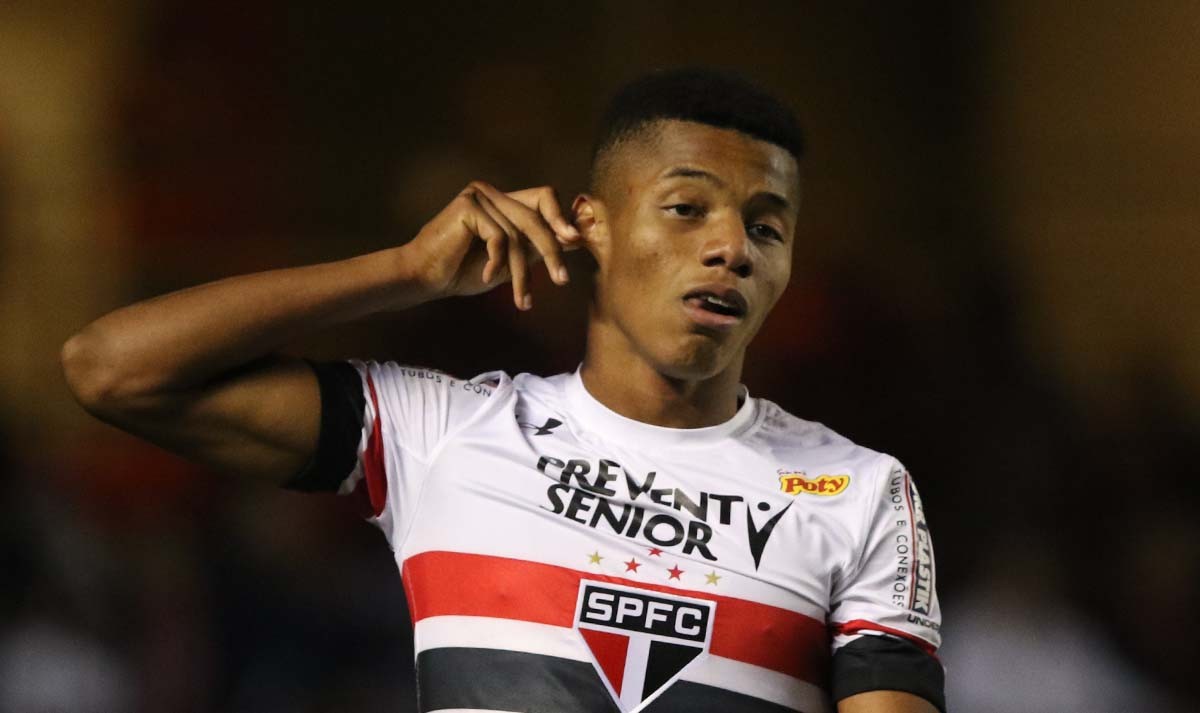 OFICIAL: Ajax contrata uma das maiores promessas do futebol sul-americano