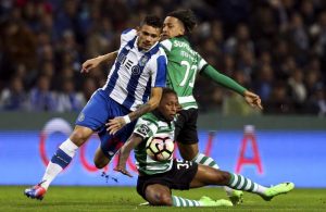 Soares decide o clássico e dá liderança provisória ao FC Porto