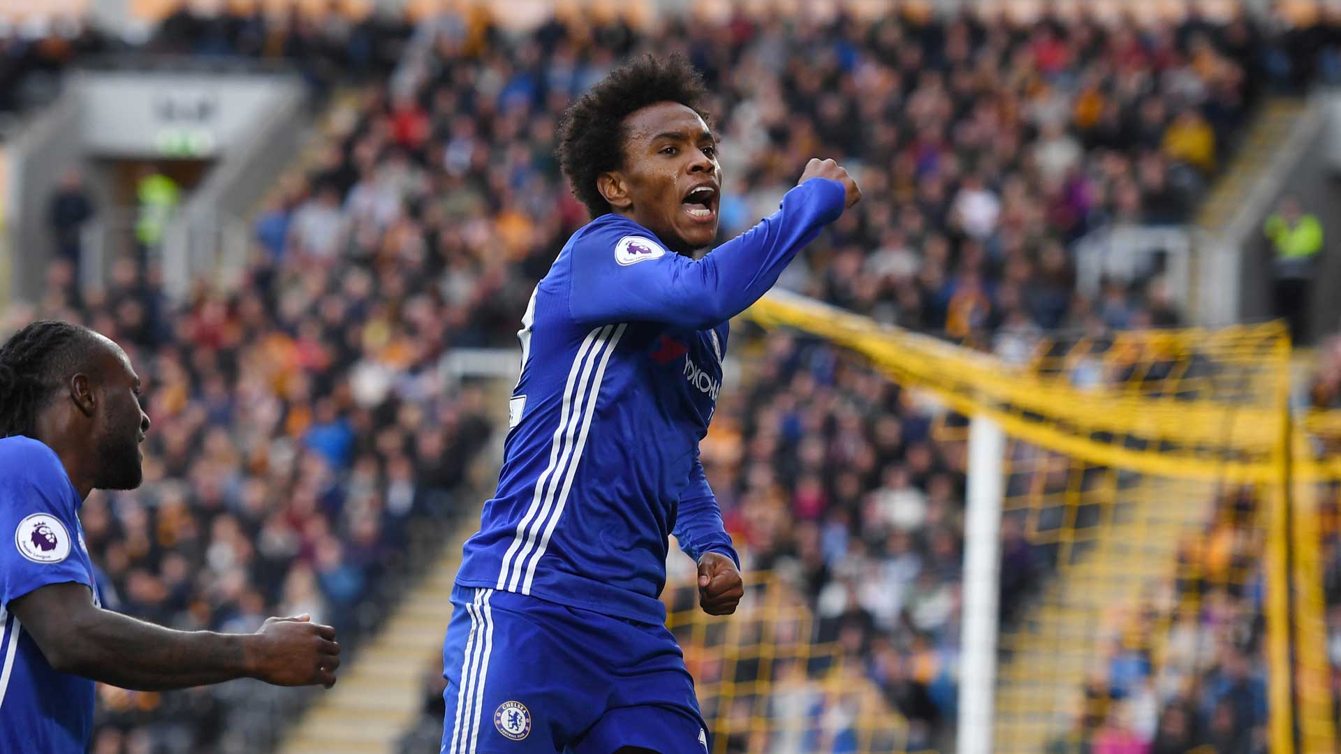 Willian assume que continua no Chelsea