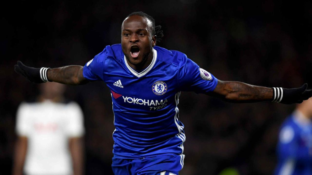 OFICIAL: Victor Moses renova até 2021