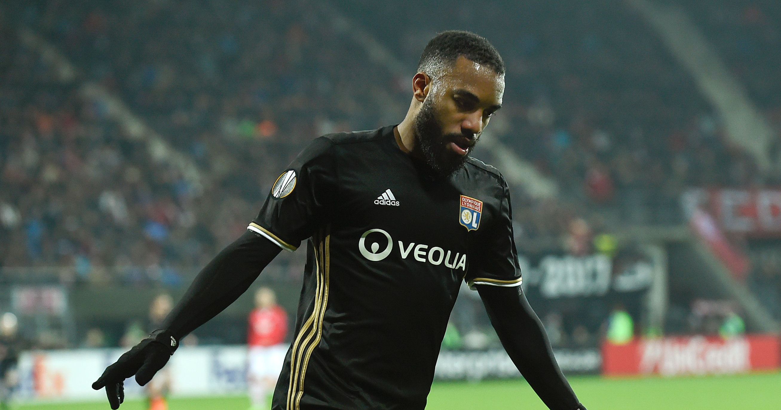 Lyon anuncia que Lacazette tem acordo com o Atlético de Madrid