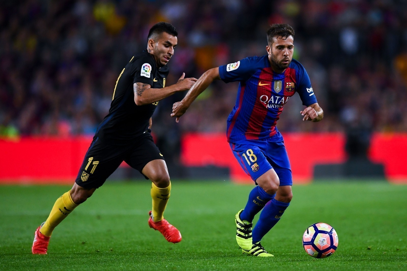 Jordi Alba é a grande novidade no onze do Barcelona