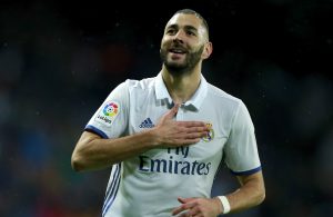 Karim Benzema faz pouco de Giroud