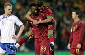 Cardozo atirou as chuteiras a Makukula por causa de… David Luiz!