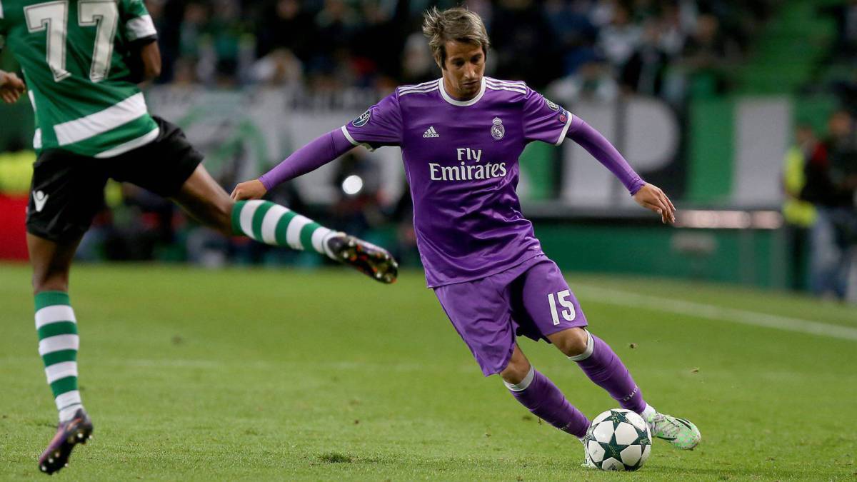 Fábio Coentrão titular frente ao Sporting Gijón