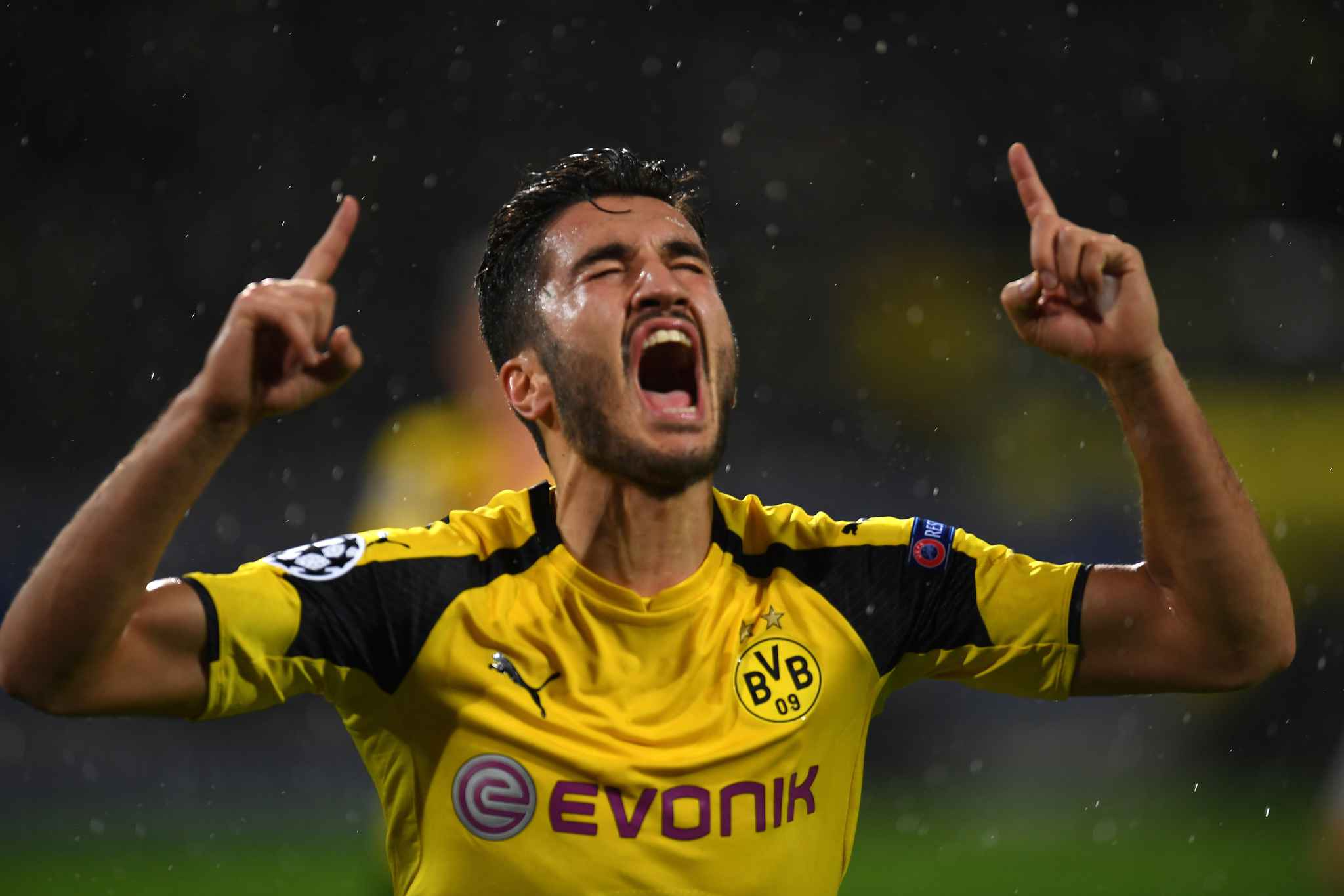 OFICIAL: Nuri Sahin renova com o Dortmund
