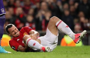 Ibrahimovic só deve regressar aos relvados em 2018