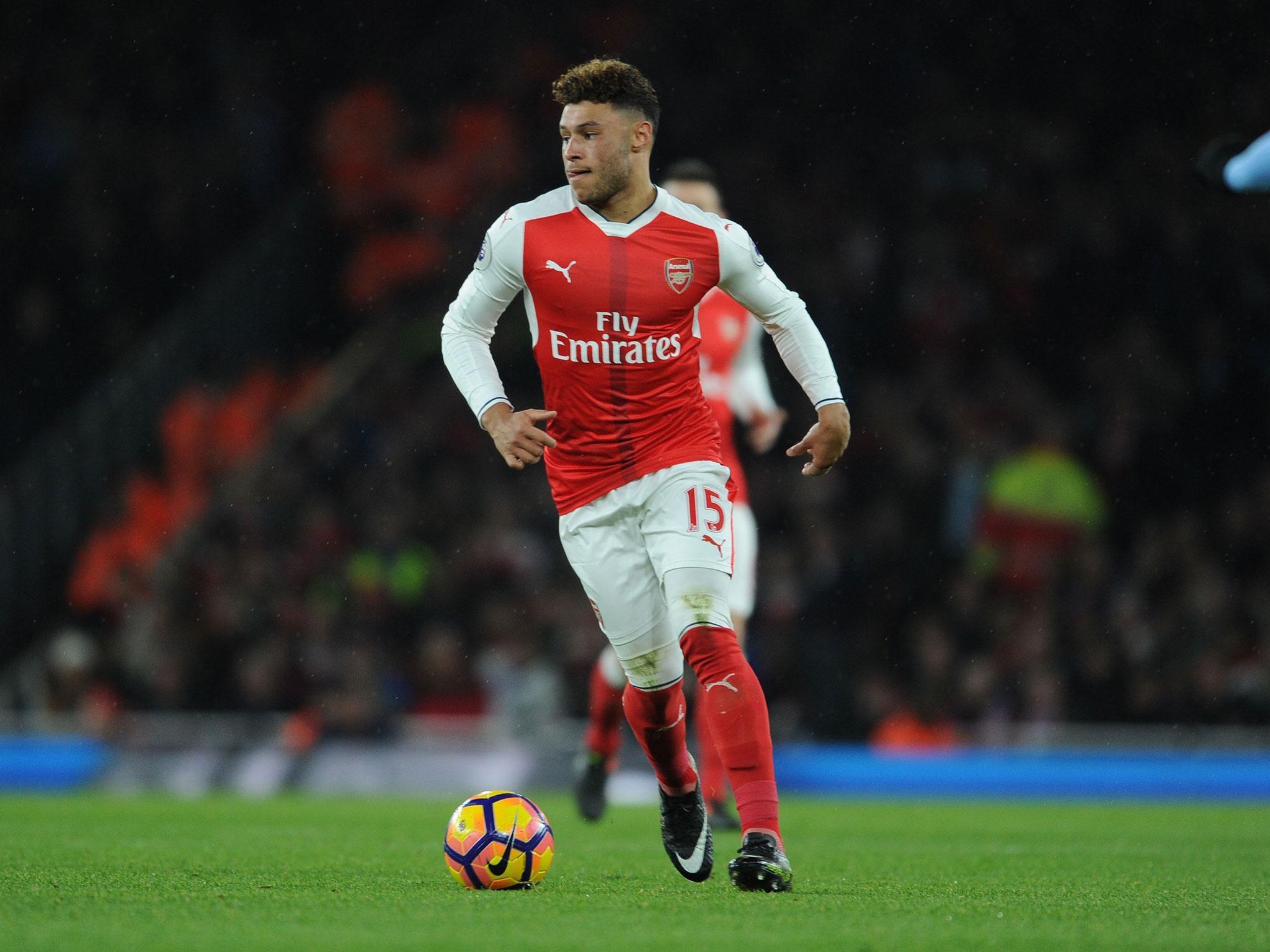 Liverpool oferece 40 milhões por Alex Oxlade-Chamberlain