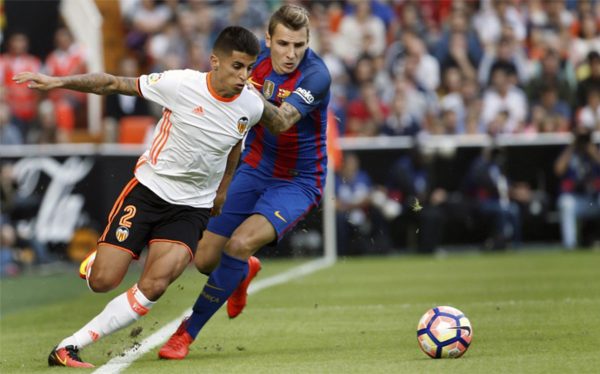 Jo&Atilde;&pound;o Cancelo mandou calar os adeptos do Val&Atilde;&ordf;ncia