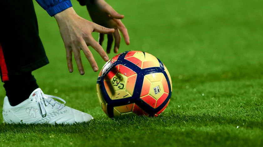 Liga espanhola jogará à porta fechada