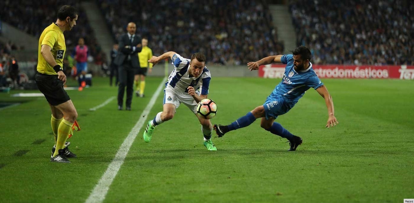 Feirense trava FC Porto no Dragão
