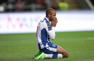 Brahimi falha mesmo o encontro frente ao Desportivo de Chaves