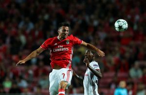 OFICIAL: Samaris renova com o Benfica