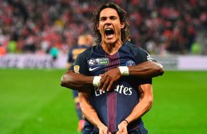 OFICIAL: Cavani renova com o PSG