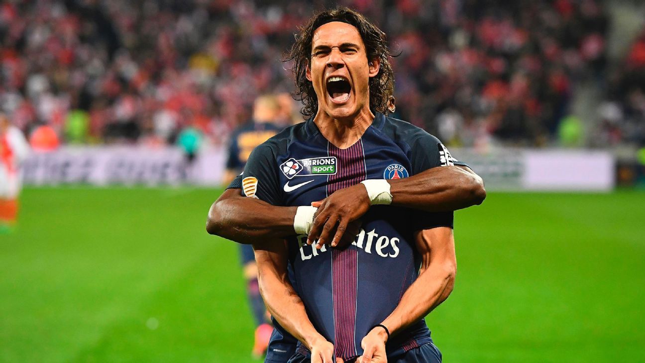 OFICIAL: Cavani renova com o PSG