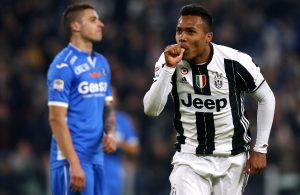 Manchester City prepara 60 milhões para contratar Alex Sandro