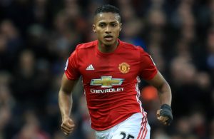 Antonio Valencia renova com o Manchester United até 2019