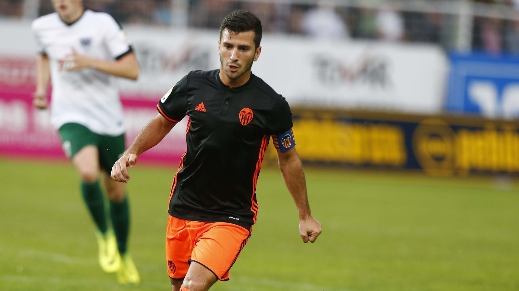 Arsenal e Manchester City disputam contratação de Gayá