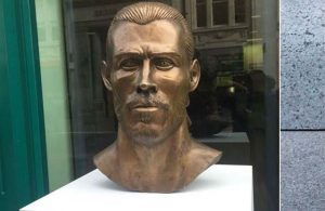 Escultor do busto de Cristiano Ronaldo faz obra para Gareth Bale