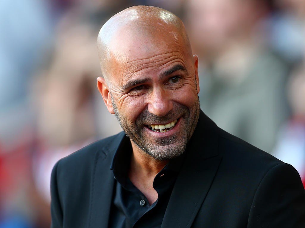 Peter Bosz é o novo treinador do Dortmund