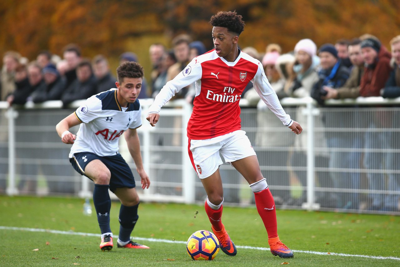 Chris Willock é reforço do Benfica