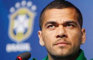 Dani Alves dá vitória ao PSG