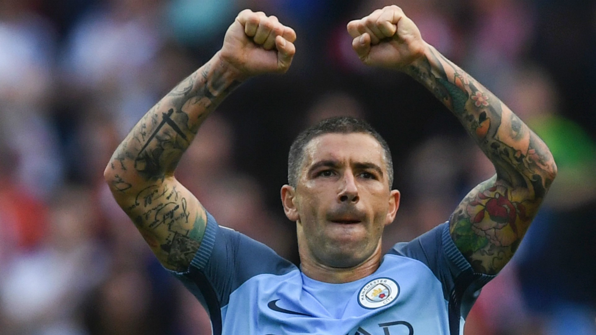 OFICIAL: Kolarov abandona o Manchester City