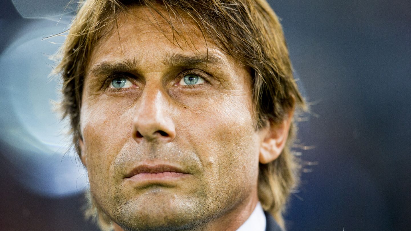Antonio Conte renova com o Chelsea