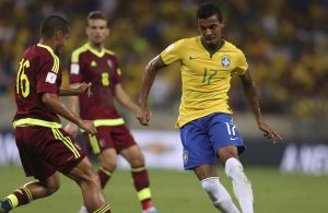Luiz Gustavo é reforço do Marselha