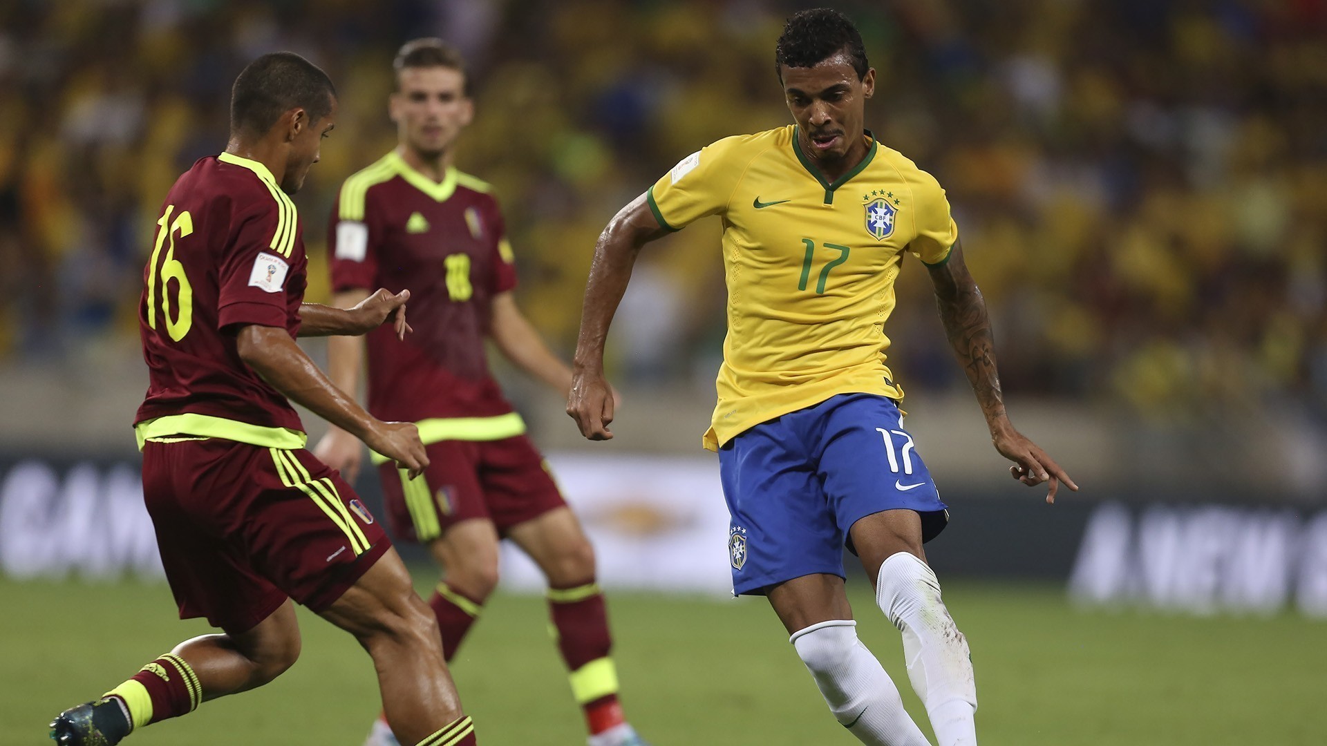 Luiz Gustavo é reforço do Marselha